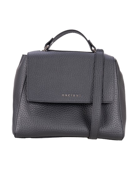 Shop ORCIANI  Borsa: Orciani borsa Sveva Soft Piccola a mano in pelle con tracolla.
Tasche: 3 interne, di cui una con zip.
Chiusura: patta con bottone magnetico.
Funzionalità: tracolla regolabile rimovibile.
Dettagli: finitura palladio.
Dimensioni: Larghezza: 26 cm / Altezza: 20 cm / Profondità: 13 cm.
Composizione: Pelle.
Made in Italy.. B01999 SOF-NER